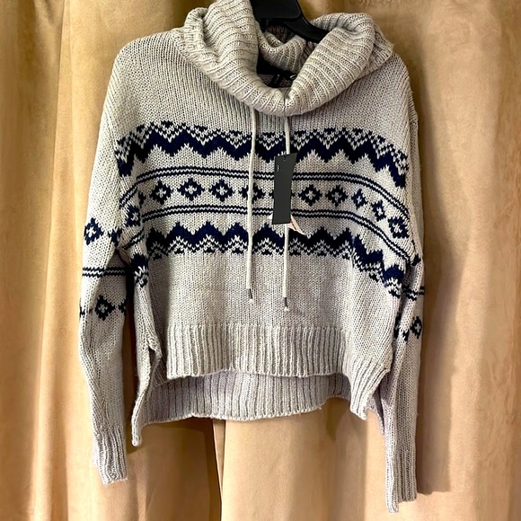 Gray and Navy Blue crop Turtleneck sweater - Picture 1 of 4